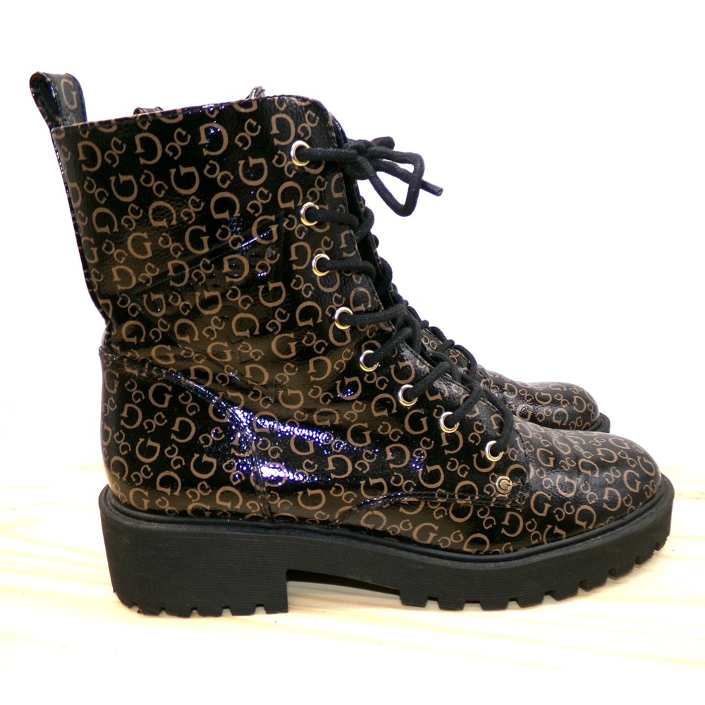 Guess Logo Combat Boots Womens Black Gold Sz 9 Faux Leather Lug Sole Side Zip